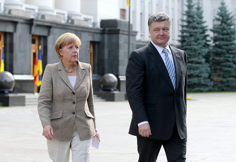 Меркел има водеща роля в преговорите между украинските власти и сепаратистите
