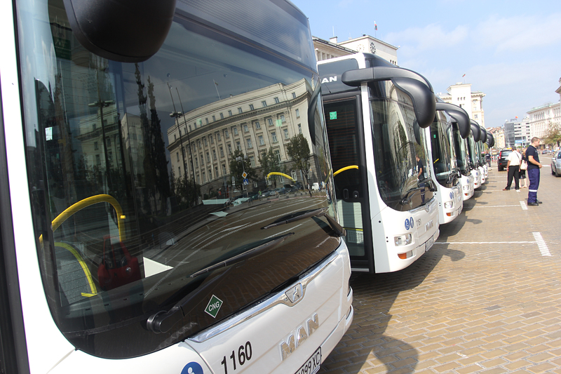 Пуснаха 20 нови автобуса на газ в София