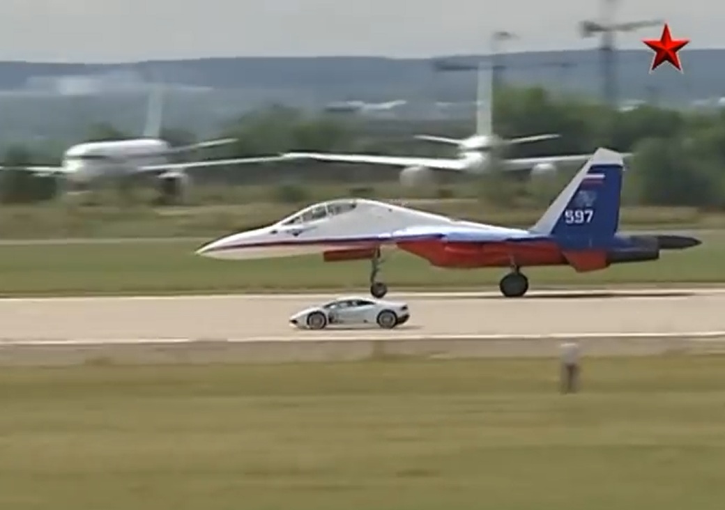 Су-27 срещу Lamborghini Huracan (видео)
