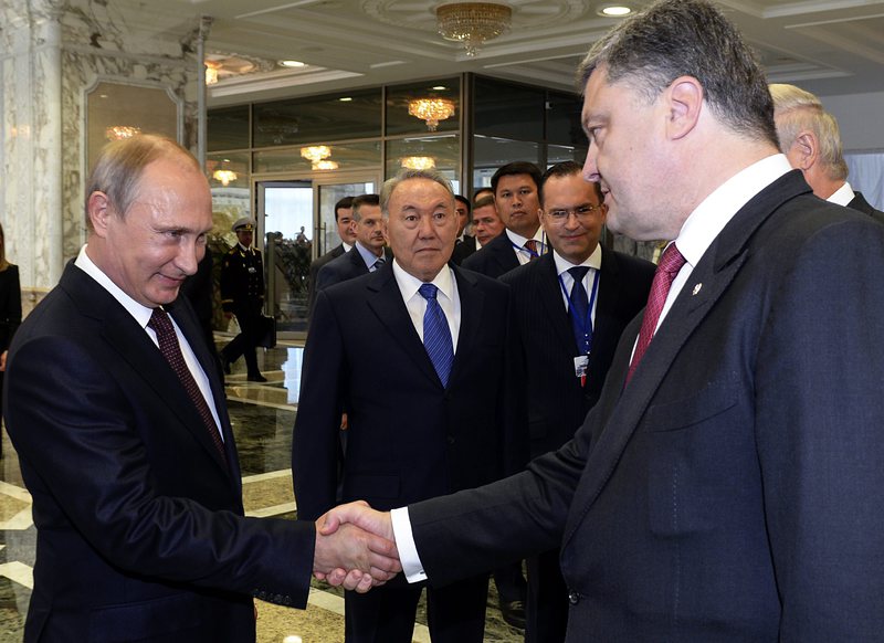 Путин и Порошенко се ръкуваха в  Минск