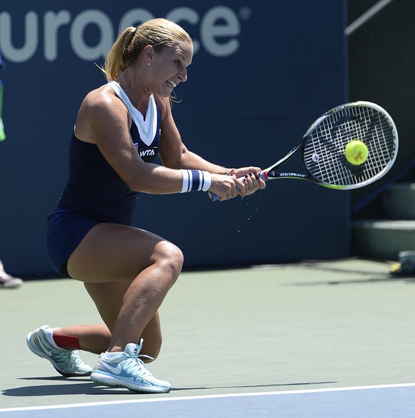 17-годишната сензация в женския тенис Белинда Бенчич разгроми Светлана Кузнецова с 6-3, 6-0