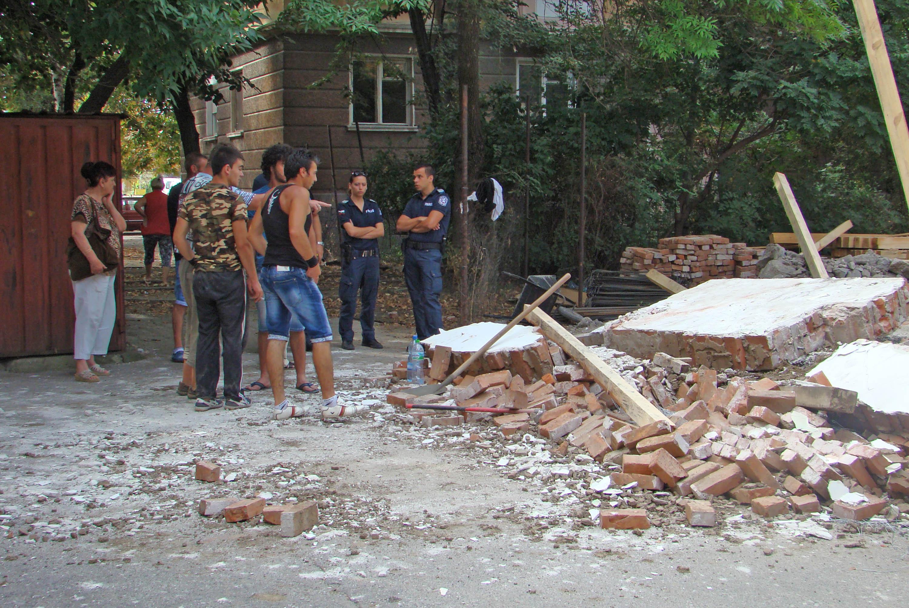 Рухнала стена затрупа работник в Пловдив