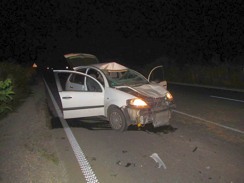 Тежка катастрофа между каруца и лек автомобил