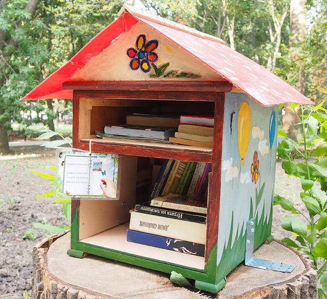 Къщичка за книги радва варненци