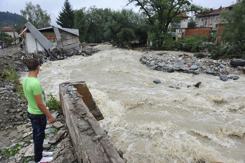 Нови порои в страната, бедствено положение в Берковица
