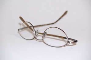 Приставка ни помага никога да не губим очилата си