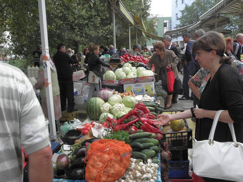 Проверки на новата зеленчукова борса в Бургас