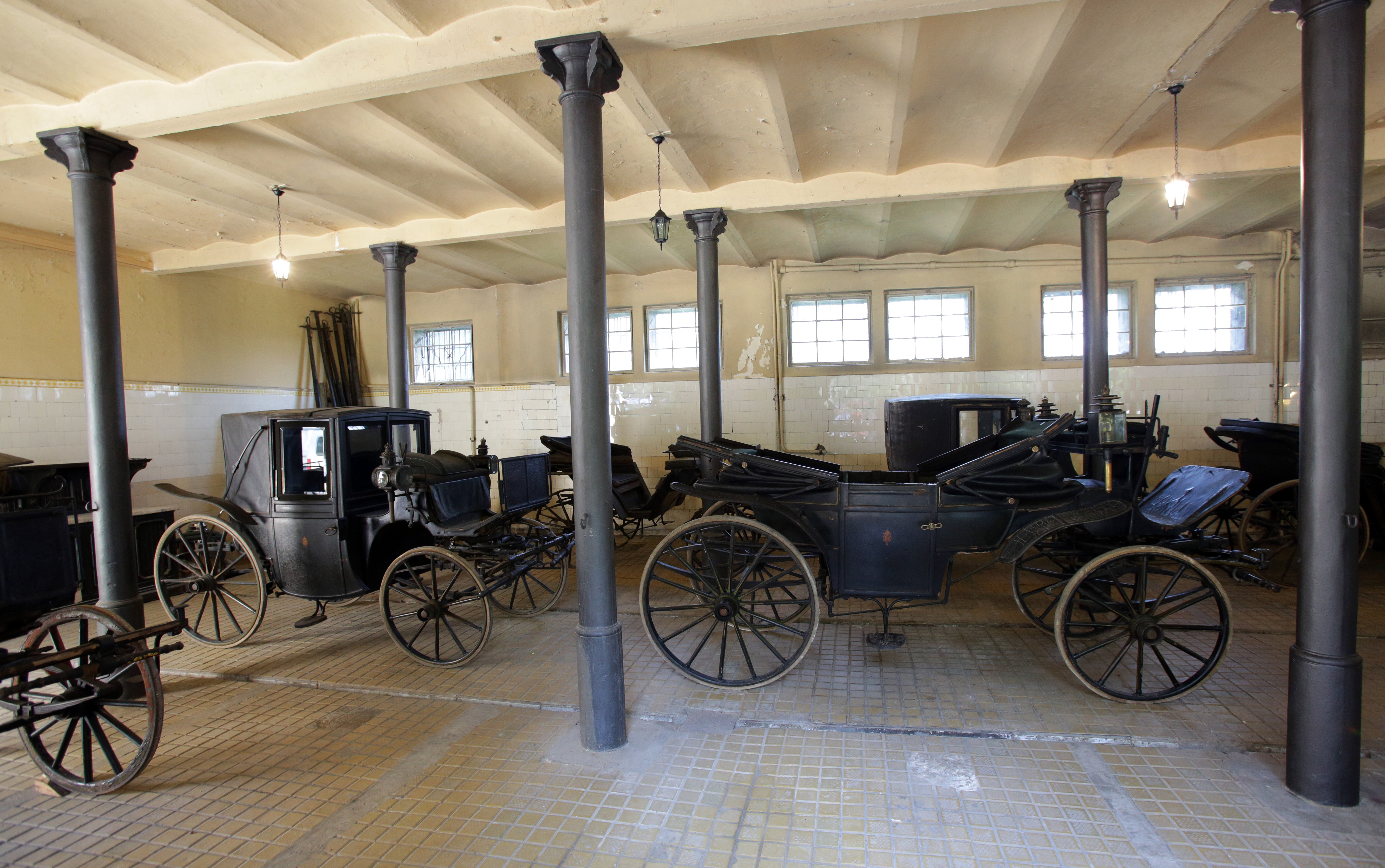 Царски каляски показват в конюшните на Врана