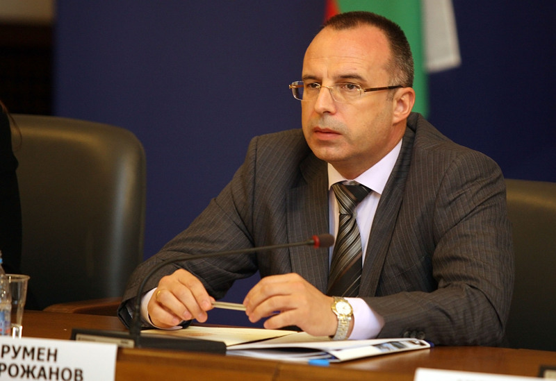 Правителството спря инвестиционната програма на Орешарски