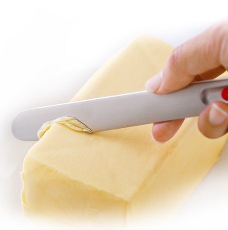 Кухненски нож използва телесна топлина за рязане на масло