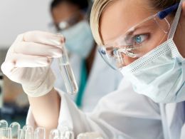 България произвежда едва една пета от нужните й химически продукти