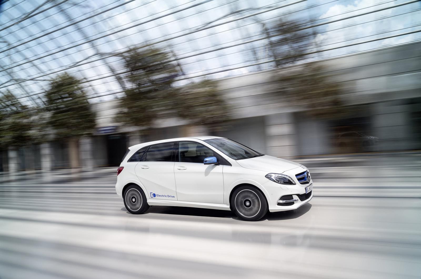 Mercedes B-Class с фейслифт (снимки)