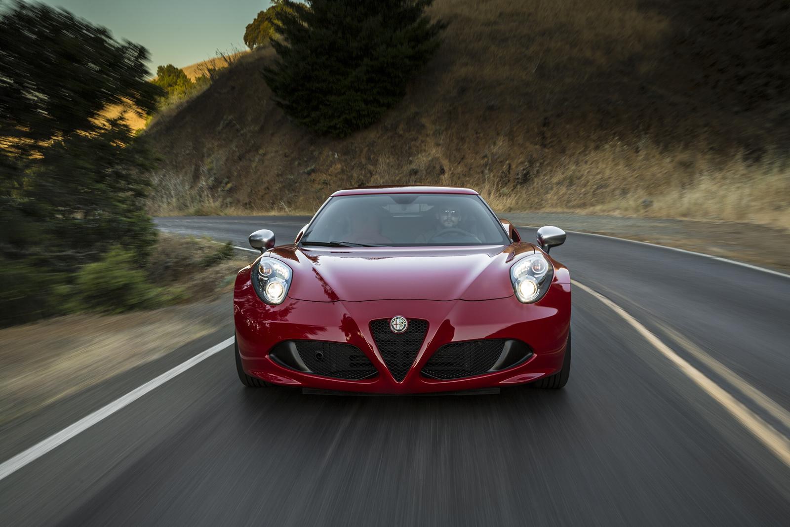 Задава се фейслифтът на Alfa Romeo 4C