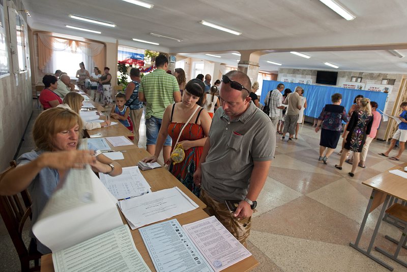 Избирателната активност в Крим с Севастопол е била 52,91%