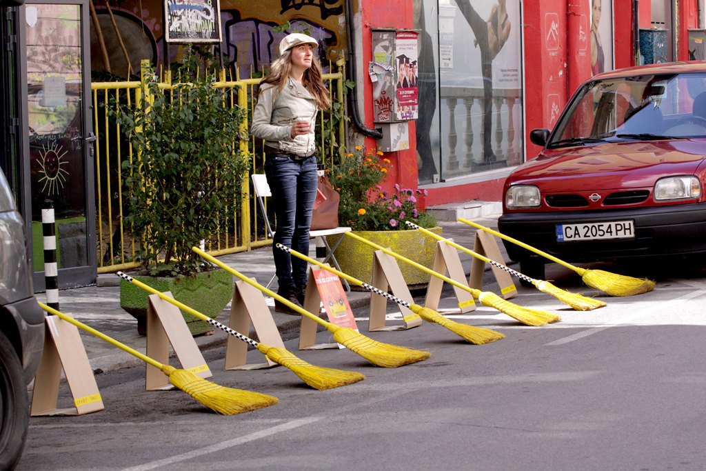 Един ден, в който няколко очертани места за паркиране в София ще се превърнат във временни паркове