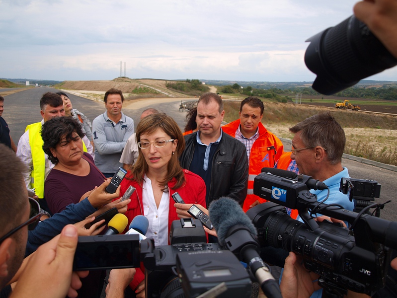 Според Екатерина Захариева трасето на автомагистралата може да бъде завършено до месец май 2015 г.