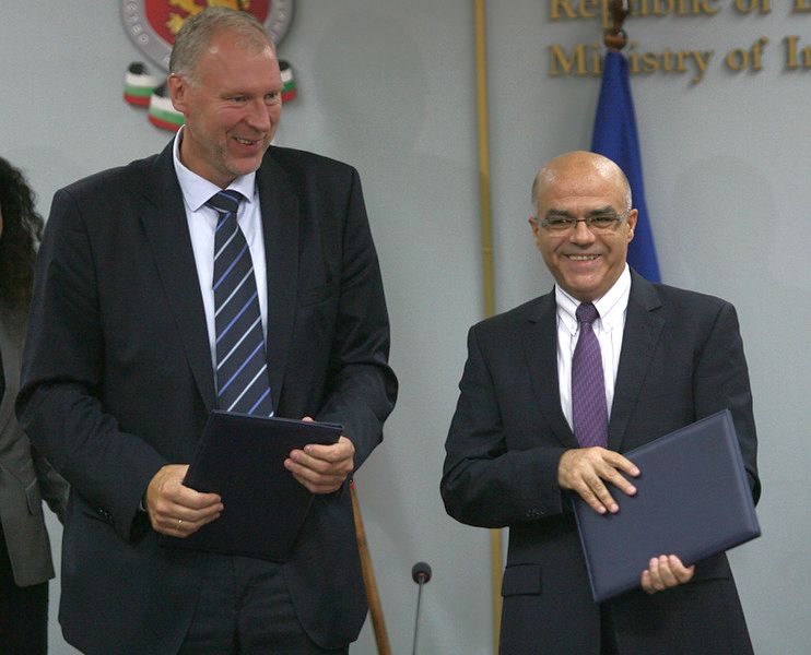Директорът на GLOBUL Стайн Ерик Велан и министър Йордан Бакалов подписаха споразумение в МВР