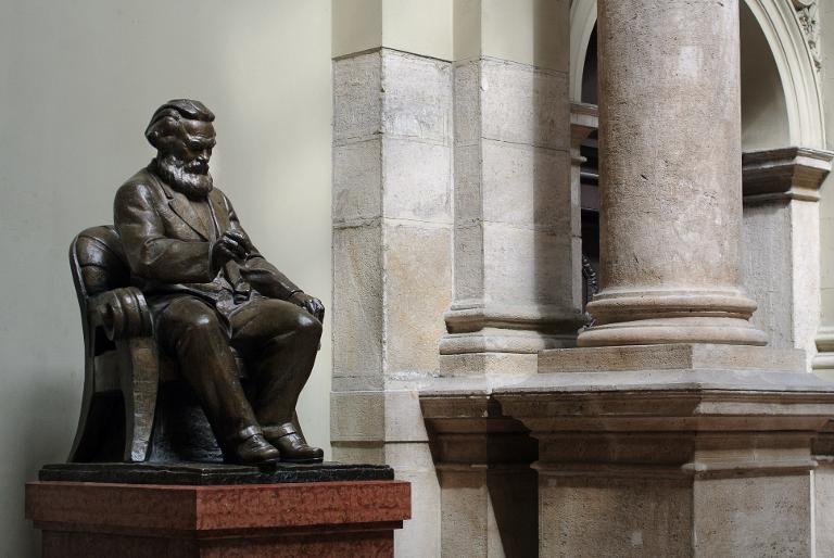 Паметникът на Карл Маркс стоеше в университета ”Корвин” в Будапеща