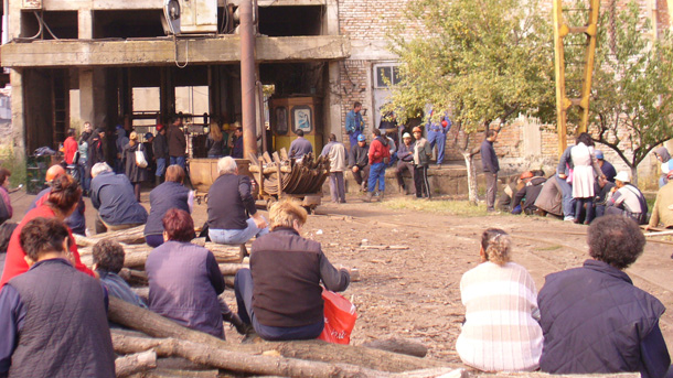 Десетки миньори в стачка под земята