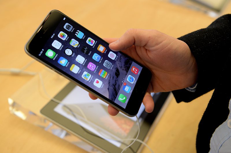 Apple заменя дефектни камери в iPhone 6 Plus