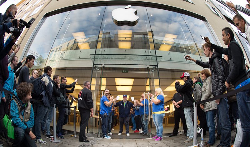 Стартът на продажбите на iPhone 6 и iPhone 6 Plus в Австрия