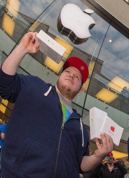 Стартът на продажбите на iPhone 6 и iPhone 6 Plus в Австрия