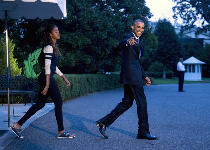 Барак Обама и дъщерите му заминали за уикенда в извънградската резиденция Кемп Дейвид