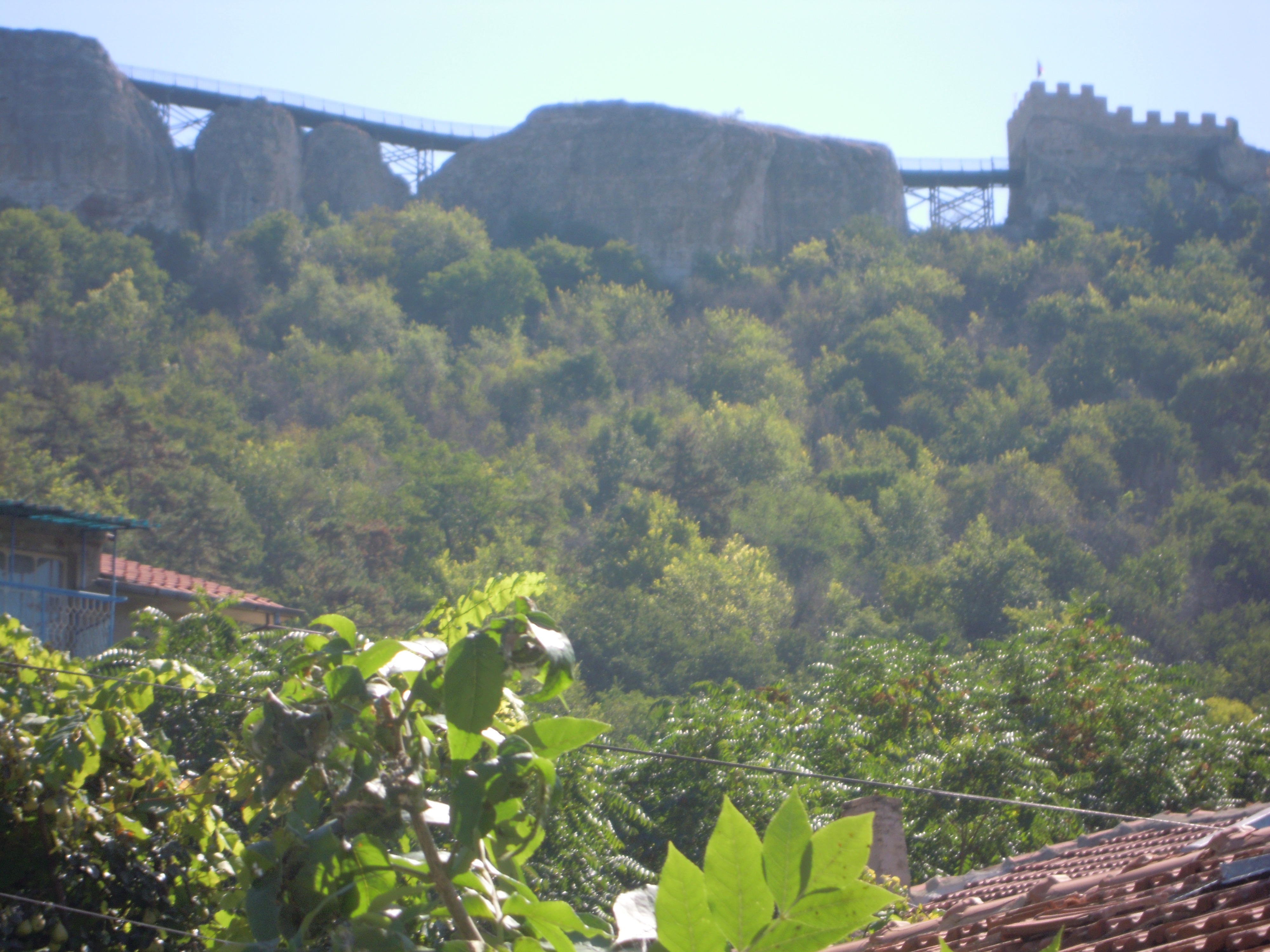 Крепостта Овеч е разположена в източната част на Провадия