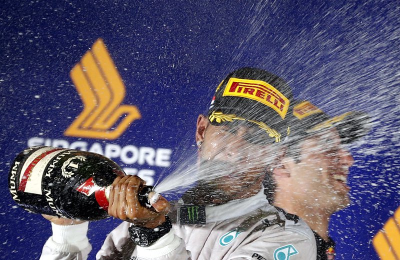Люис Хамилтън спечели Гран При на Сингапур