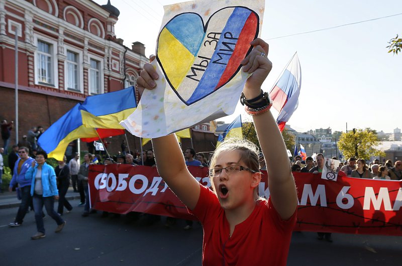 Десетки хиляди излязоха в Москва на шествие за мир в Украйна