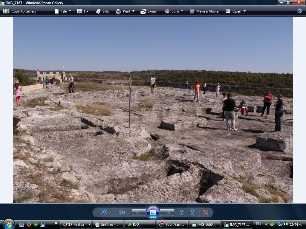 На това място се е разполага митрополитската църква в Крепостта ”Овеч”