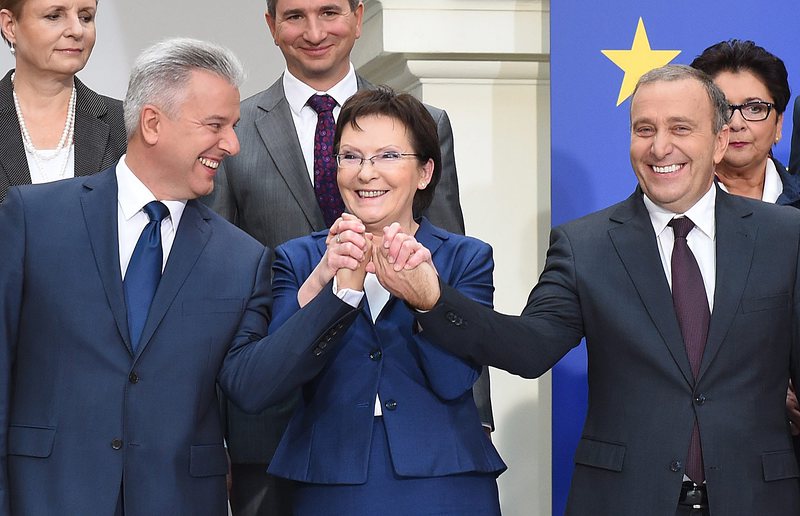 Новото полско правителство с премиер Ева Копач положи клетва пред президента