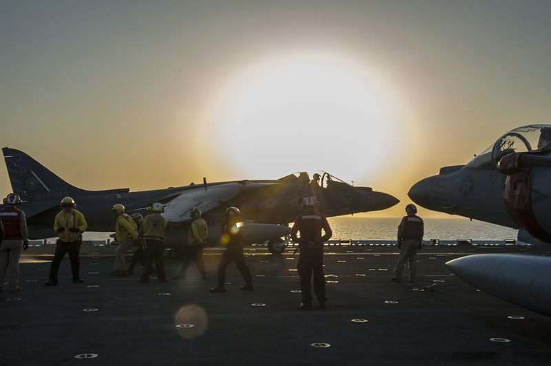 САЩ атакува позиции на ИД в Сирия