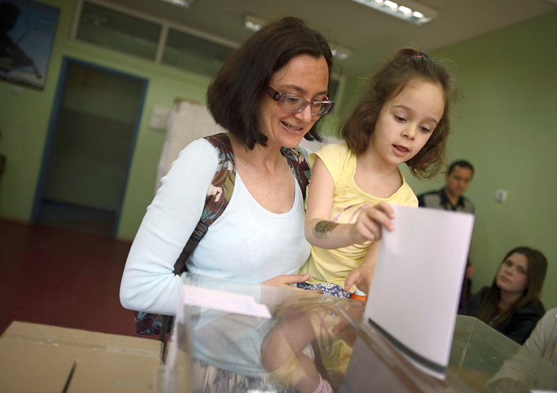 На повечето места в страната изборните секции са в училищата