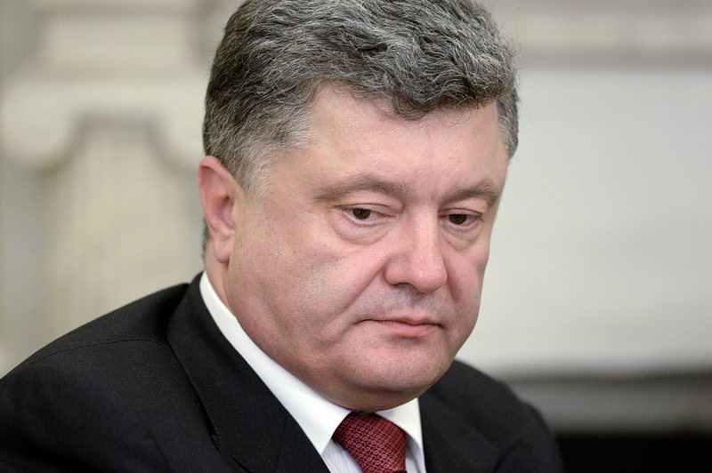 Украинският президент Петро Порошенко издаде указ за оттеглянето на държавата от Източна Украйна
