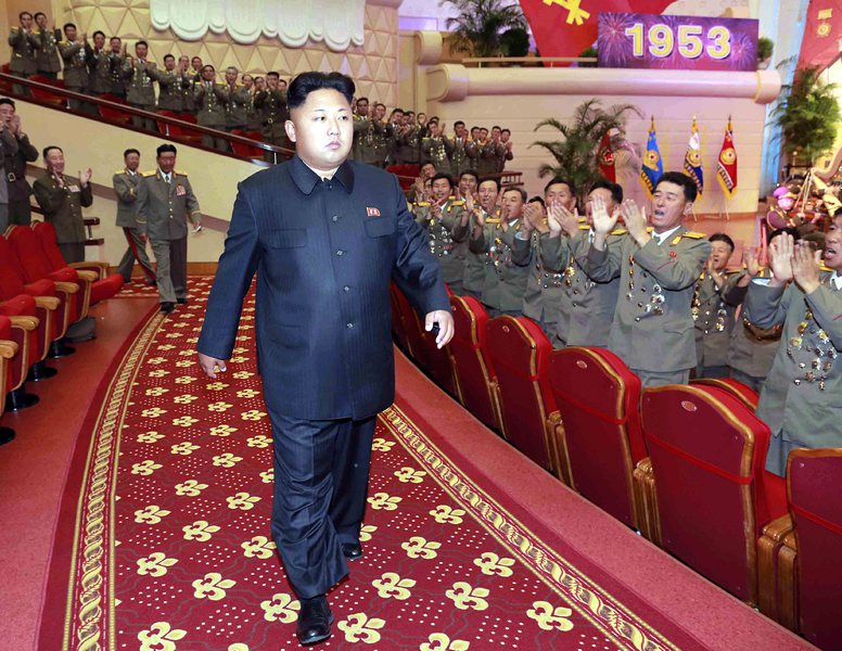 Севернокорейската телевизия показа накуцващия Ким Чен-ун