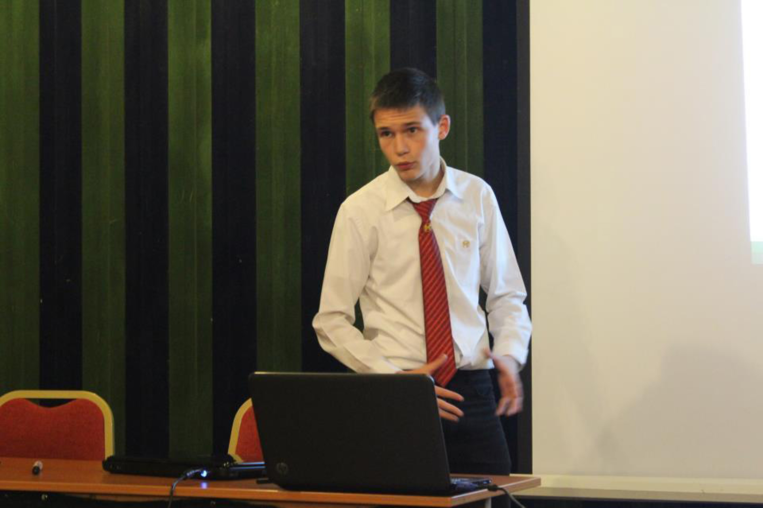 Петър Гайдаров е на 17 години от Пловдив