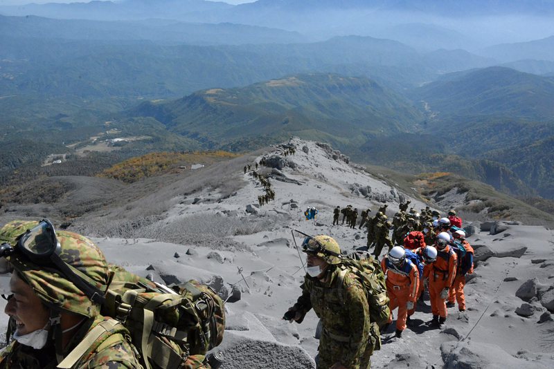 Нови тела намерени на върха на изригналия вулкан Онтаке