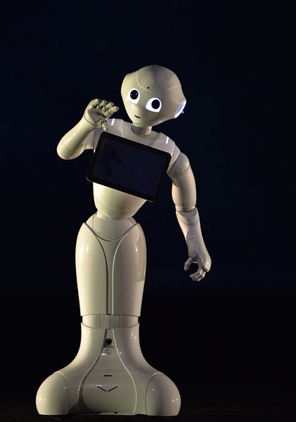 Роботите с наклонена глава са по-симпатични