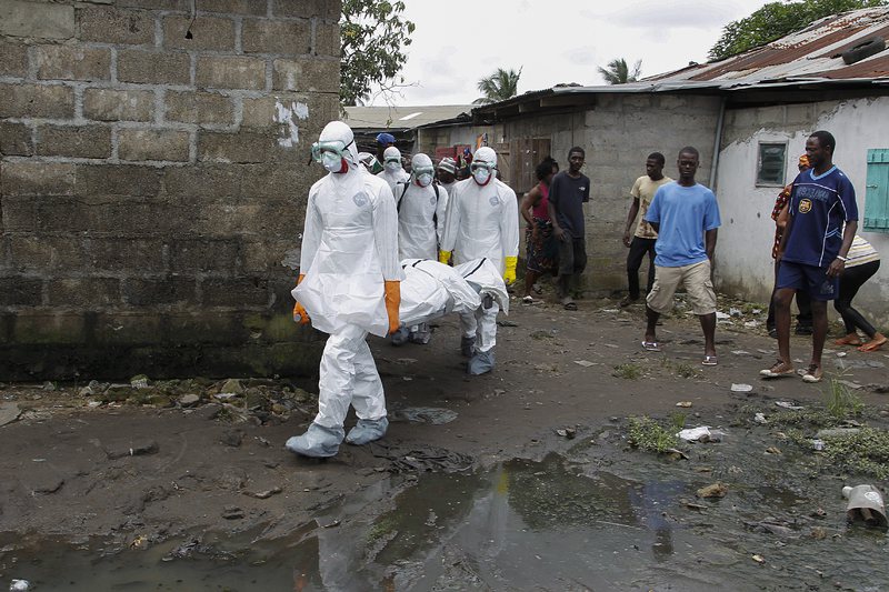 Над 13 000 болни от ебола. Призоваха за намеса на НАТО