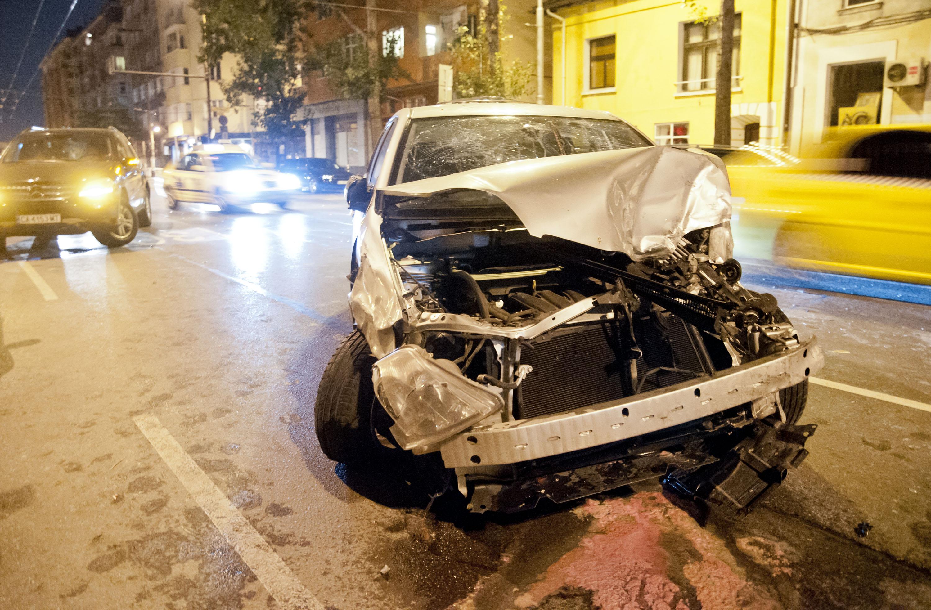 Дипломатически автомобил помля пет коли в София (снимки)