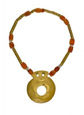Огърлица от златни и минерални маниста със златен0 амулет, Варненски енеолитен некропол, късен енеолит