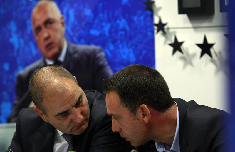 Димитър Николов (вдясно): Ако ни се извиват ръцете, вариант са нови избори по Коледа