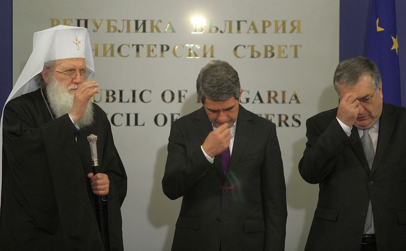 Премиерът връчи на патриарха нотариалния акт за ”Ал.Невски”