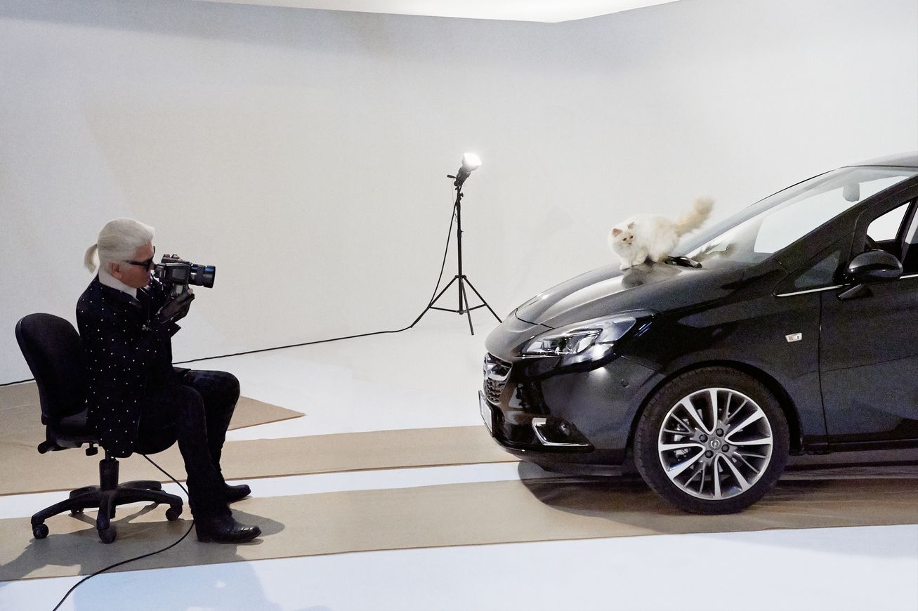 Opel Corsa и котката Шупет позират за Карл Лагерфелд