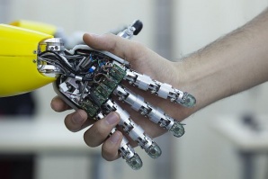 Бионична ръка осигурява по-добро чувство за допир