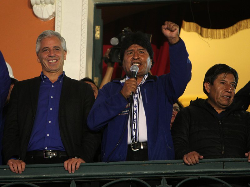 Ево Моралес посвети победата си на Уго Чавес и Фидел Кастро