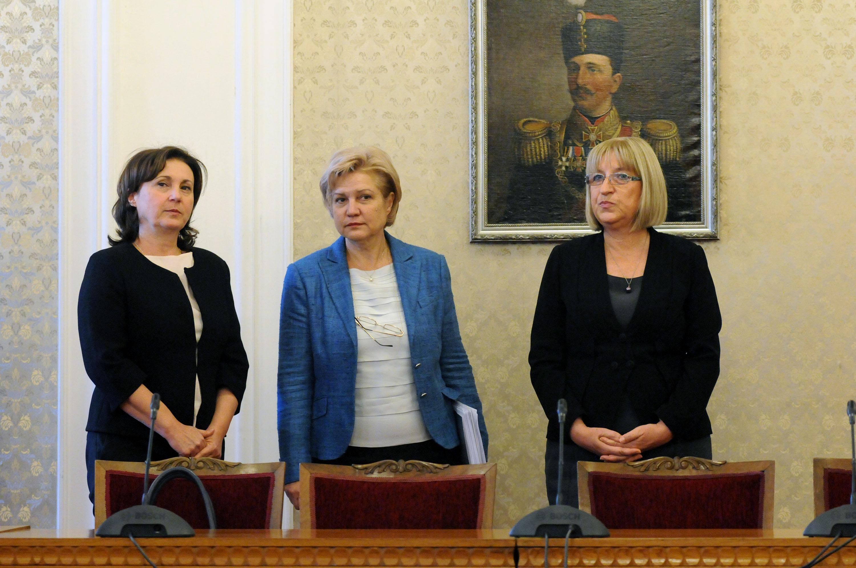 Преговорният екип на ГЕРБ - Румяна Бъчварова, Цецка Цачева и Менда Стоянова