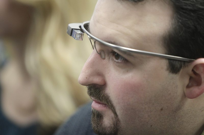 Мъж се пристрастил към интернет с Google Glass