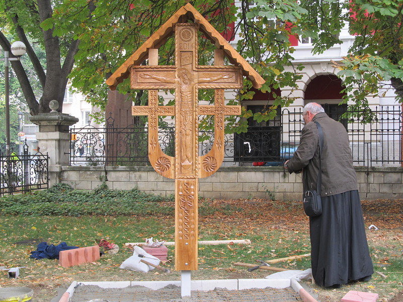 Румънска община дари кръст (снимки)
